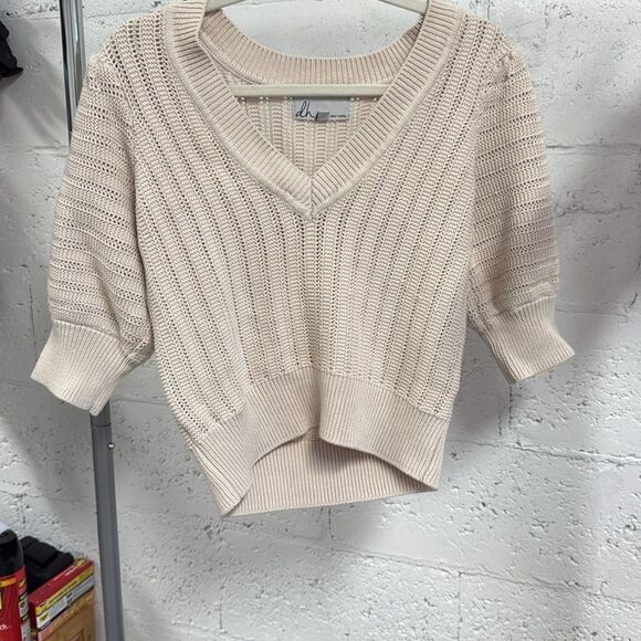 Cream V-Neck Knit Sweater DH - Size Medium Knit Sweater - WORN ONCE - Picture 1 of 4